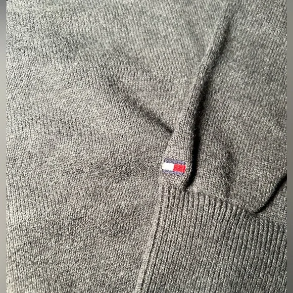 Tommy Hilfiger Cotton Knit Pullover Sweater Jumper with Logo Patch, size medium - Picture 4 of 14